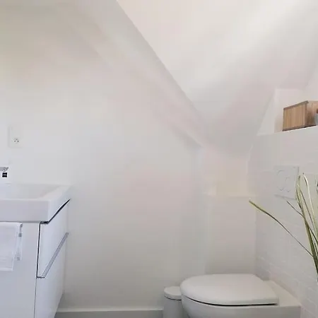 Chic And Spacious Apart With Parking Cergy Esterno foto