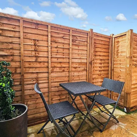 Chic And Spacious Apart With Parking Cergy Exterior photo