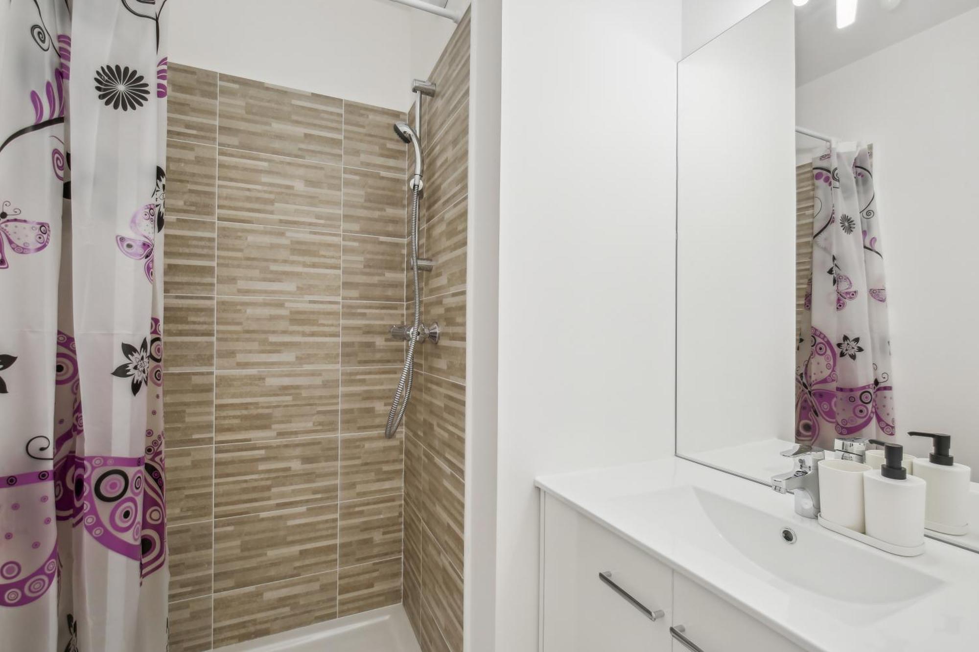 Chic And Spacious With Parking Apartment Cergy