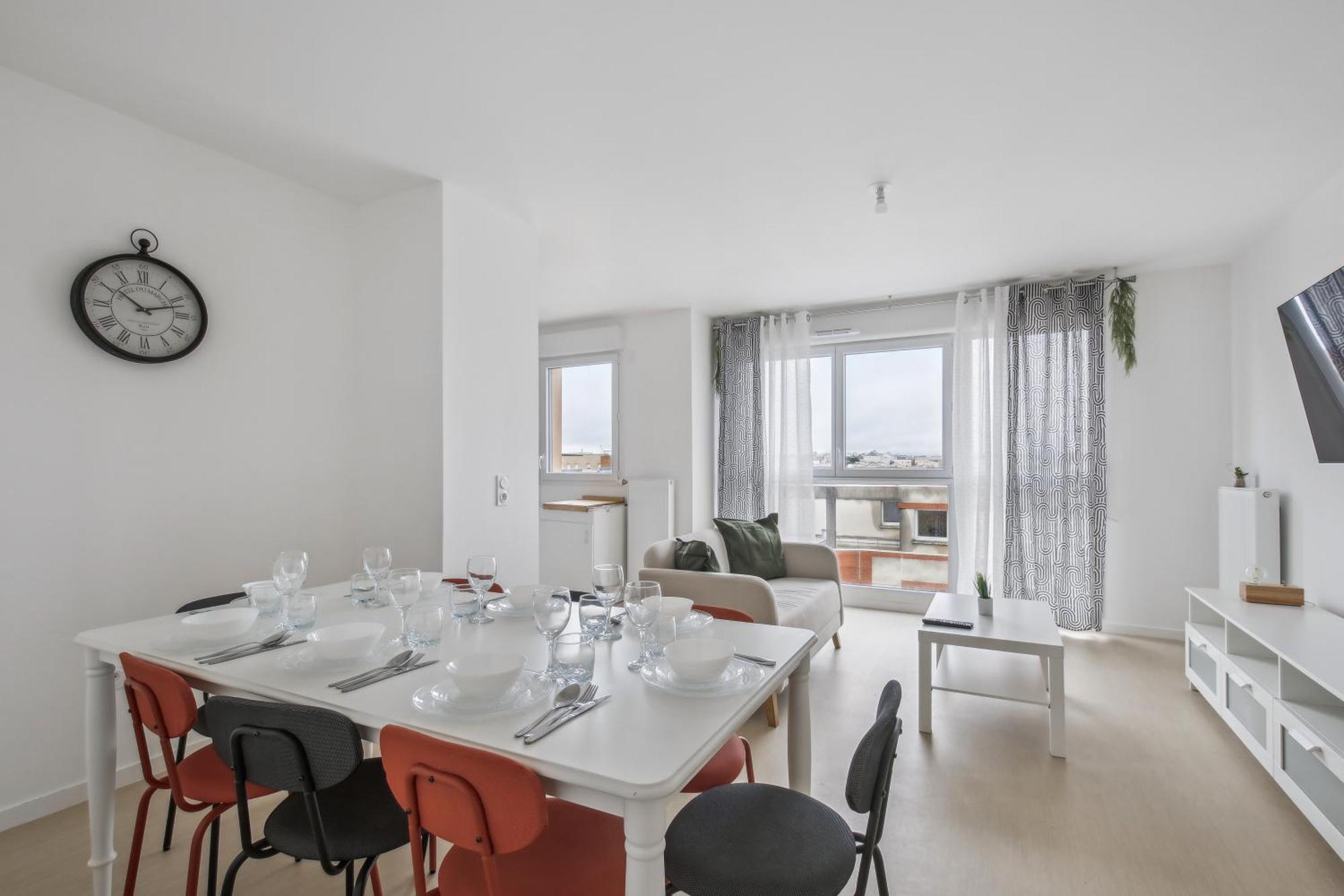 Chic And Spacious With Parking * Cergy