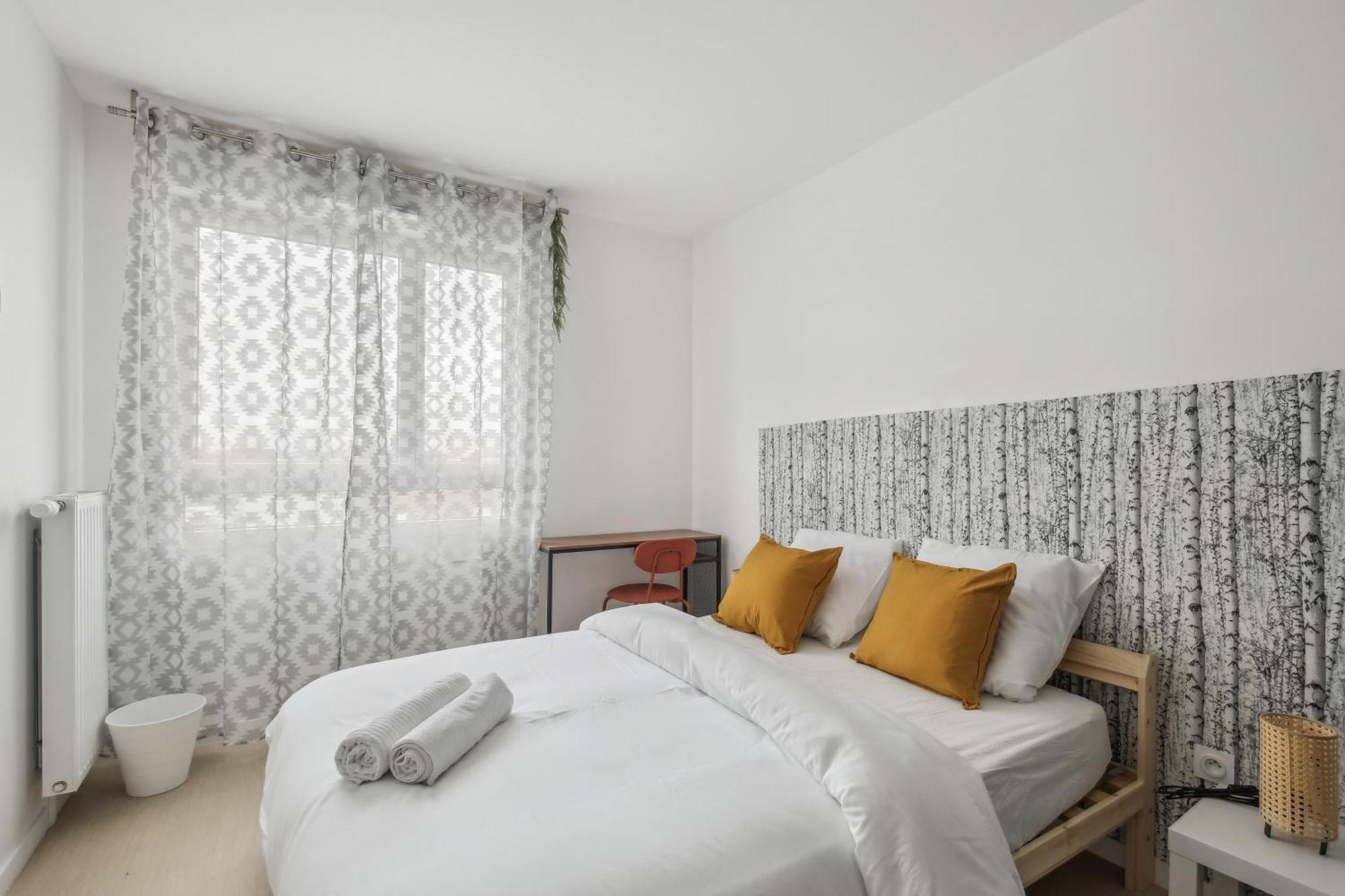 Chic And Spacious With Parking Apartment *