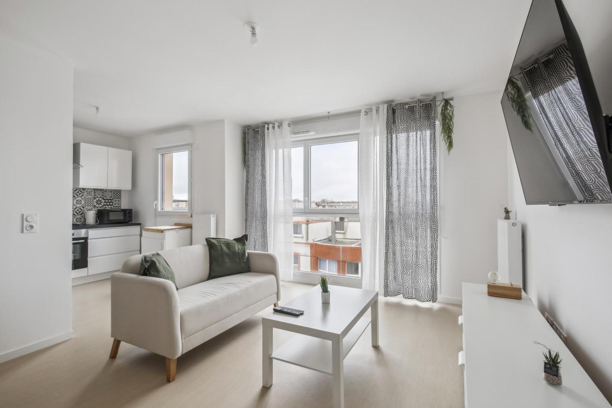 Chic And Spacious With Parking Apartment Cergy