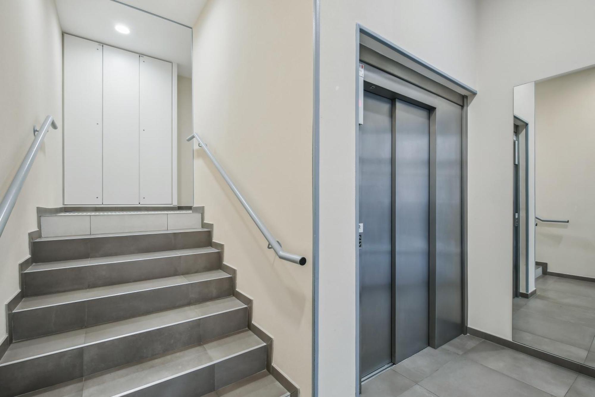Chic And Spacious With Parking * Cergy