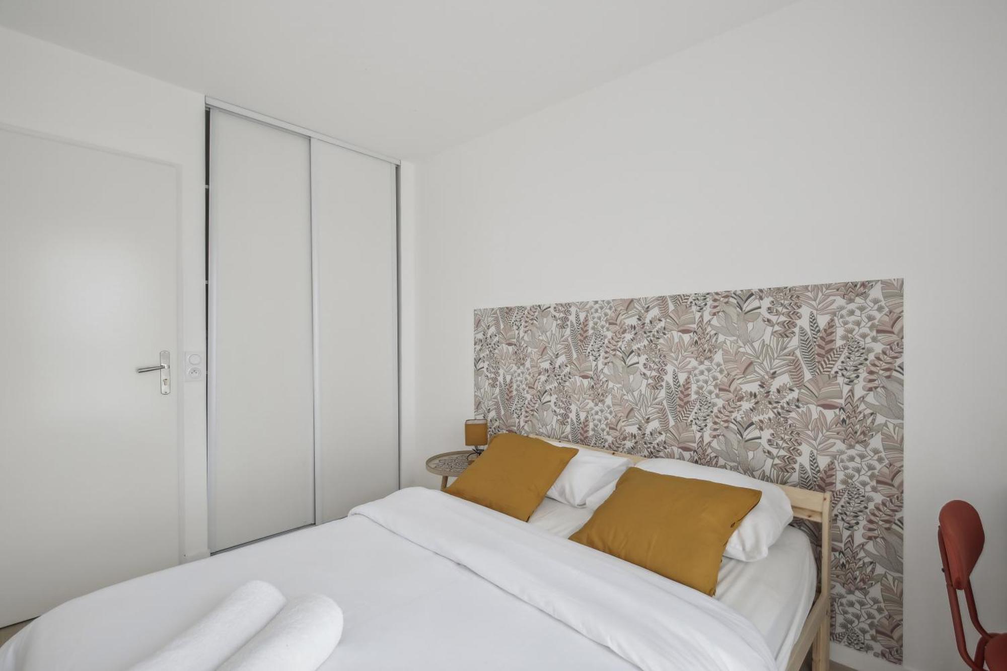 Chic And Spacious With Parking *