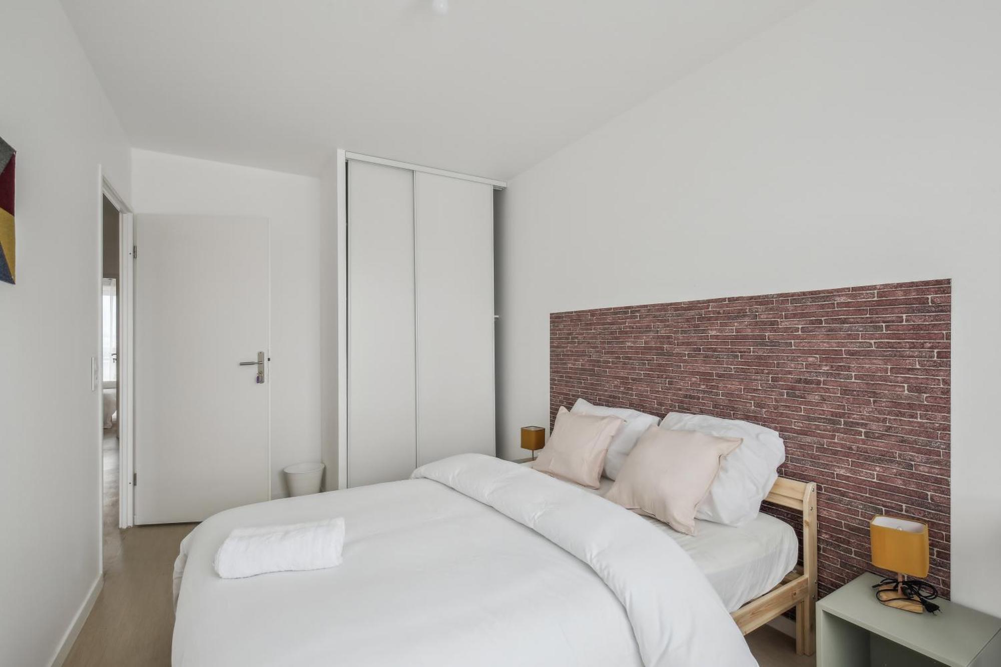 Apartment Chic And Spacious With Parking Cergy